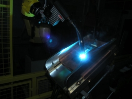 Выполнение наплавки торца релса на робототехническом комплексе РК757